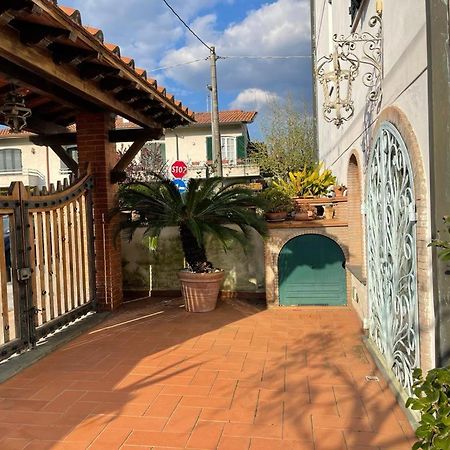 Raffinato Bilocale A Lido Di Camaiore Vicino Al Mare Dış mekan fotoğraf